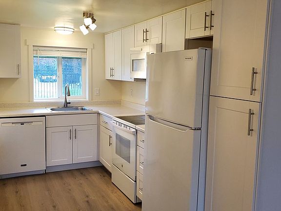 3rd image of 15358 NE Dopp Rd