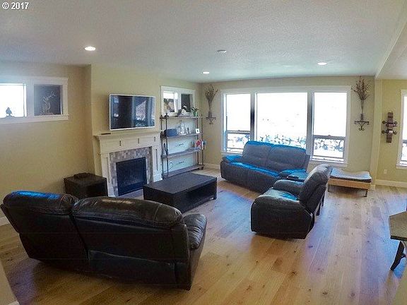 4th image of 3604 SE 142nd Ct