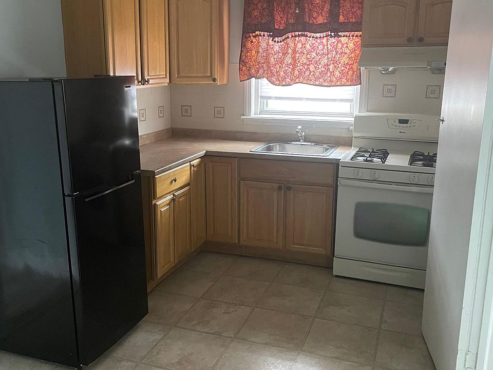1st image of 1418 E Bristol St #1