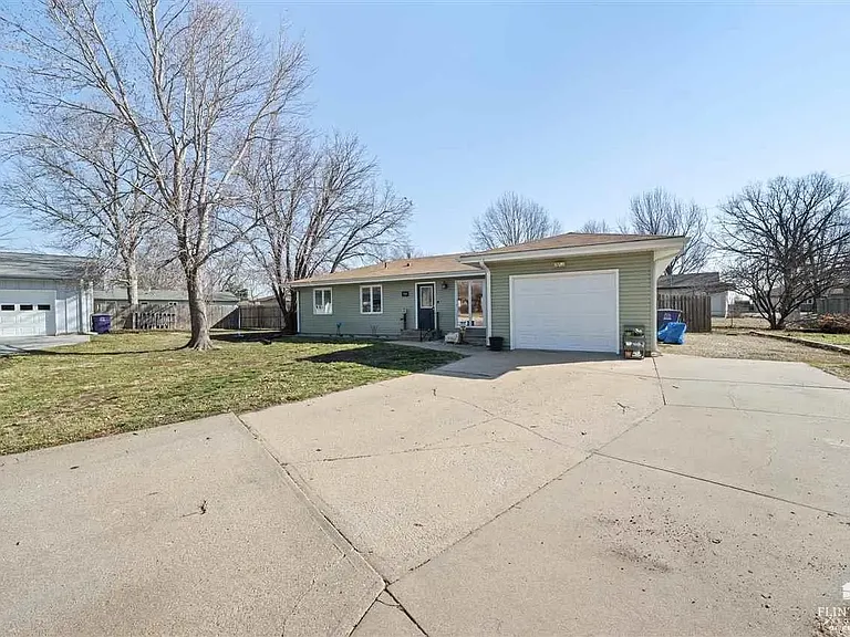 308 Harvey Cir — Photo 12