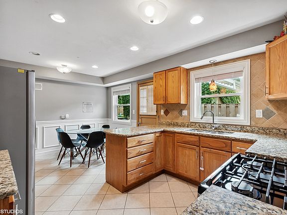 5th image of 3637 W North Shore Ave