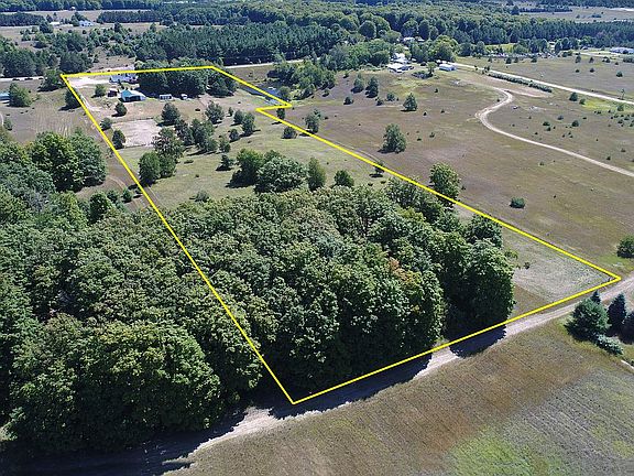 4th image of 8148 Maple City Hwy