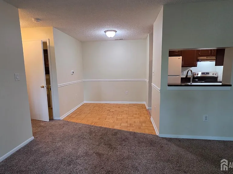 1514 Ravens Crest Dr — Photo 3