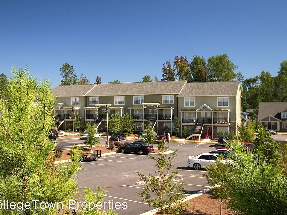 2nd image of 490 Barnett Shoals Rd APT 301