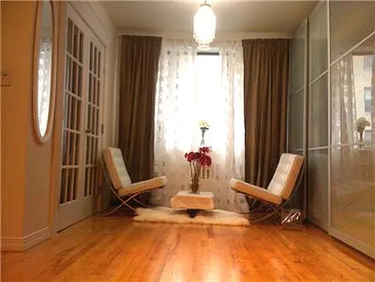 Sold by R New York | media 4