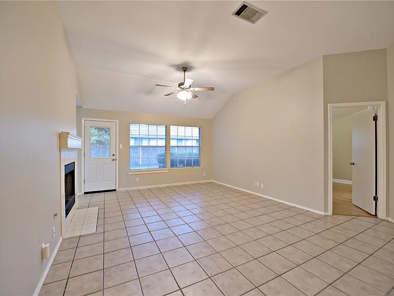 8402 Hillrock Dr — Photo 5
