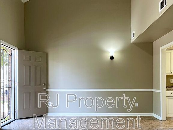 5th image of 5569 Crepe Myrtle Dr
