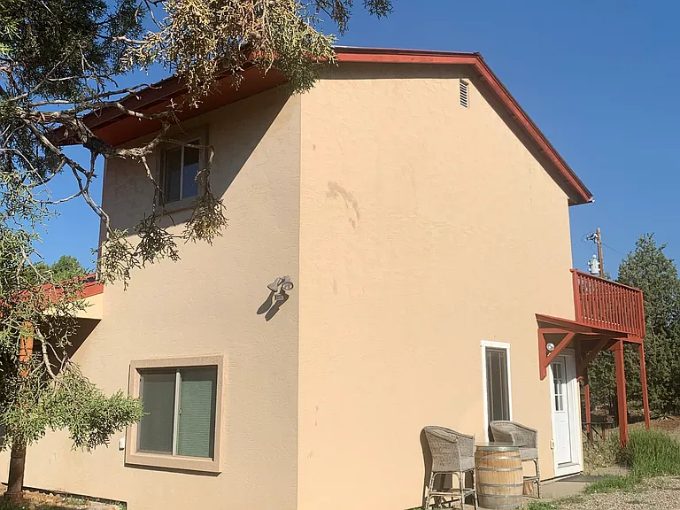 519 Trestle Ln #B — Photo 2