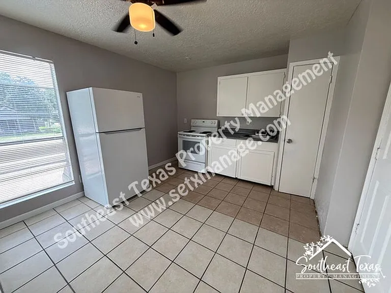 615 Adams St #D — Photo 3