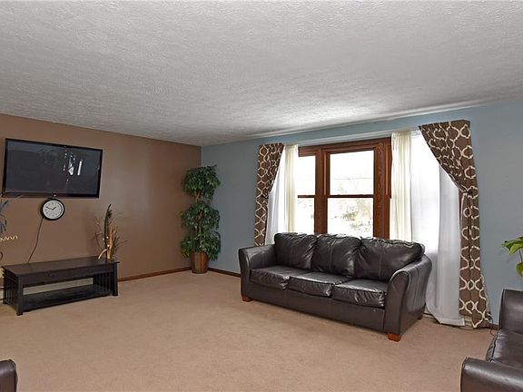 4th image of 1614 Monter Ave