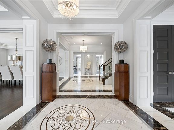 5th image of 8 Thornhill Ave