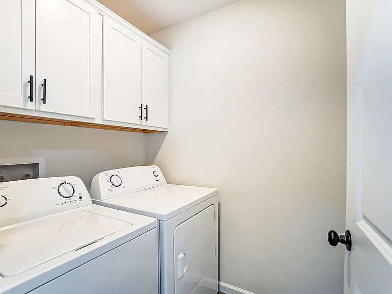 1432 W Elm St — Photo 17