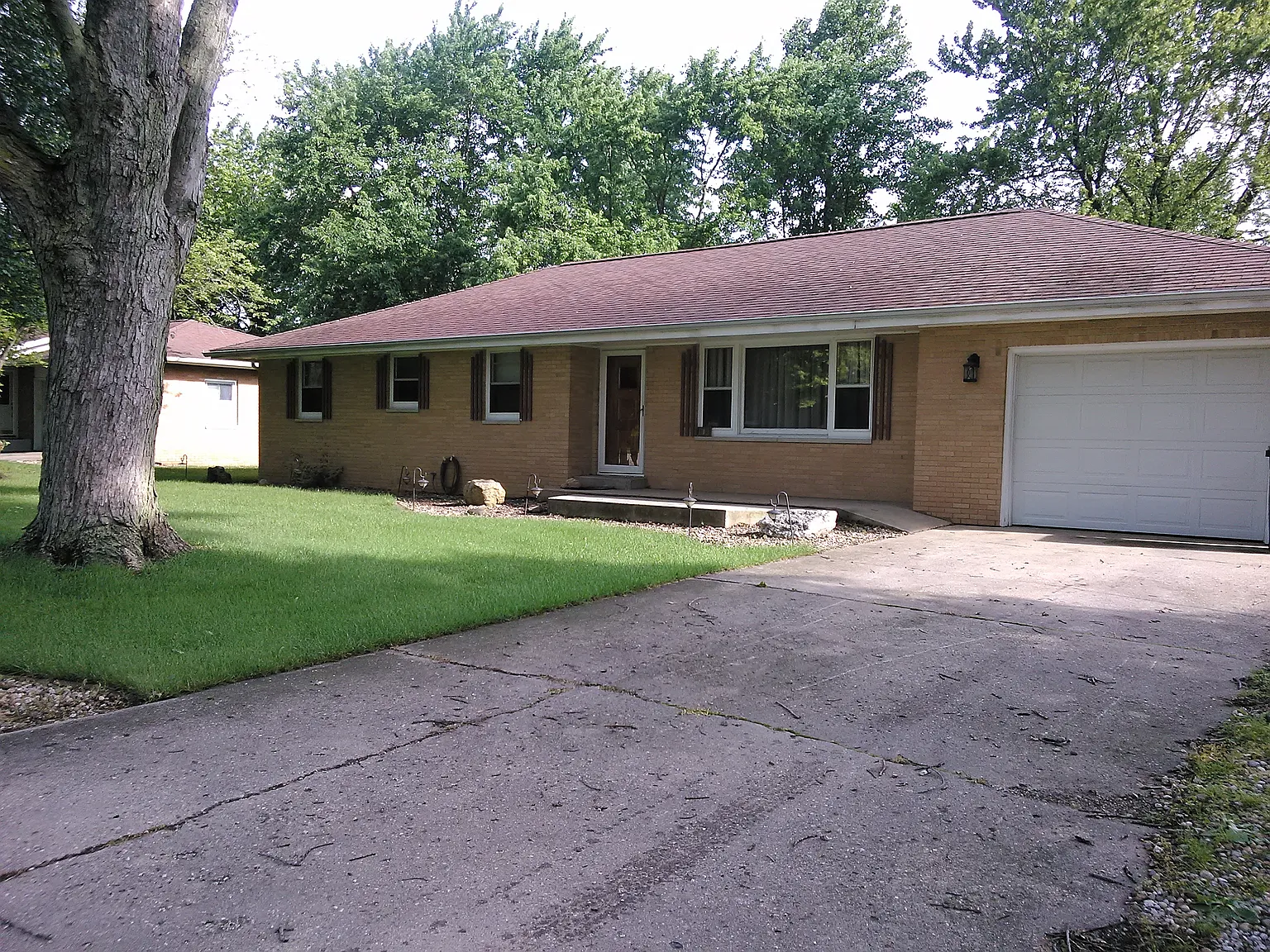 312 E Franklin St photo 1