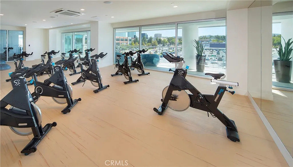 2 bed, 1112 sqft, $4,185 — Photo 4