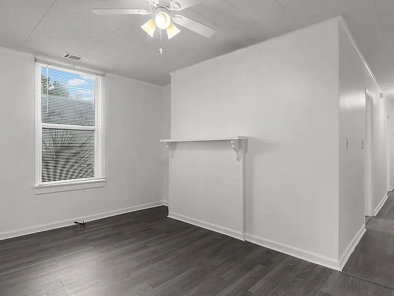 612 W 42nd St — Photo 10