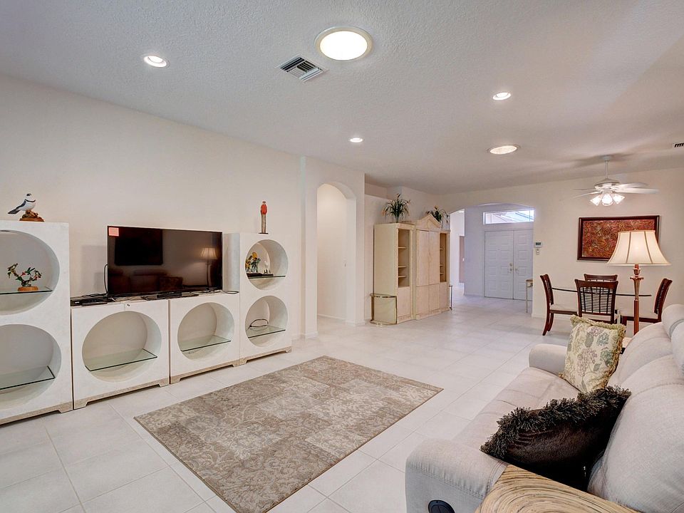1st image of 10941 Royal Caribbean Cir