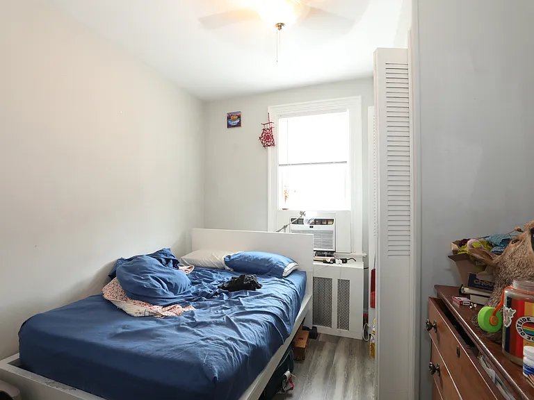 Additional bedroom with window and closet space