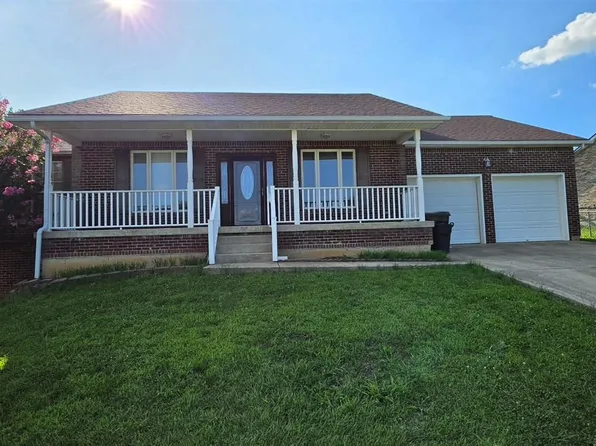 247 Meadowlake Dr, Radcliff, KY 40160