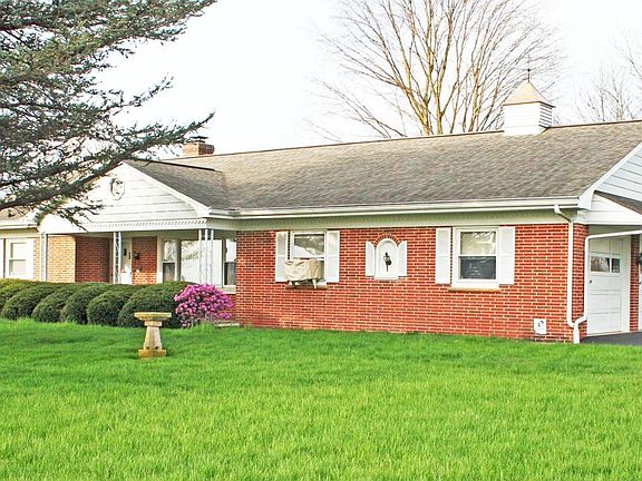 3rd image of 1422 Lancaster Rd