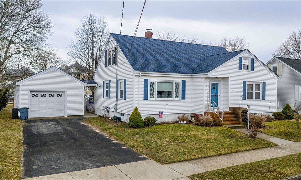 1st image of 374 Harwich St