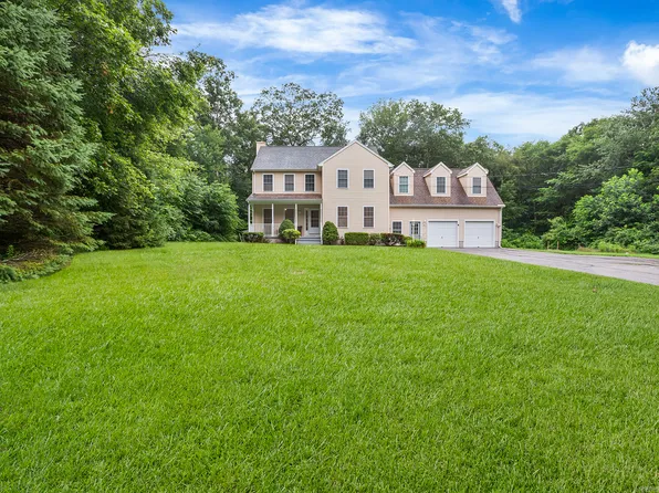 2 Autumn Way, Ledyard, CT 06339