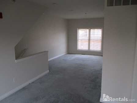 4th image of 1621 E Lakeview Ln