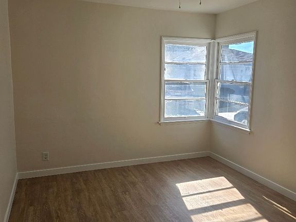 5th image of 909 N Cedar St #913-1