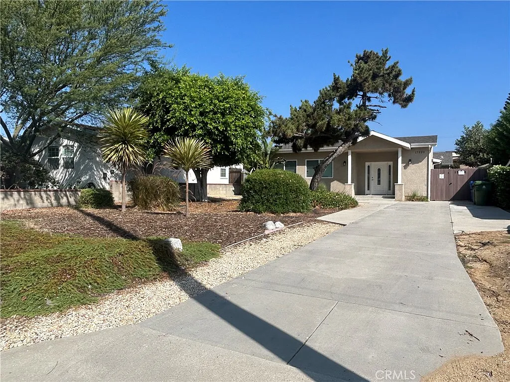 3 bed, 1650 sqft, $3,950 — Photo 2