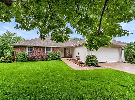 2nd image of 1605 NW Stonecrest Ct