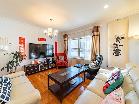 2nd image of 826 8th St