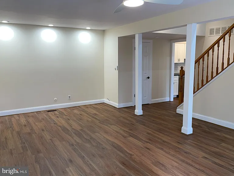 121 E Chelsea Cir — Photo 16