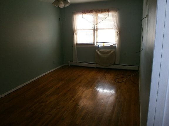 5th image of 2739 Cropsey Ave