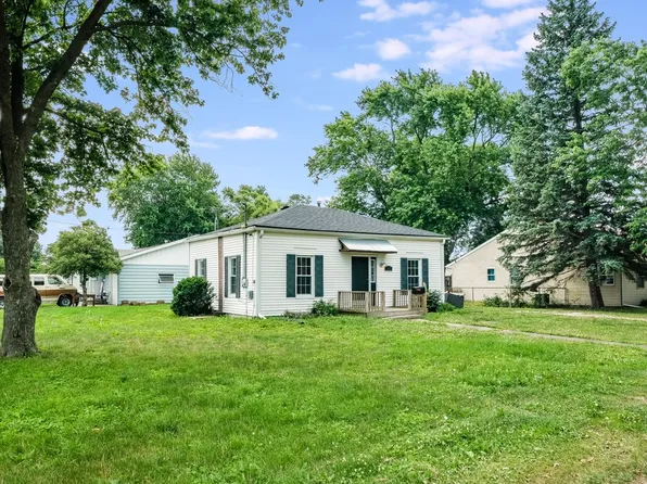 701 S Embarras Ave, Tuscola, IL 61953