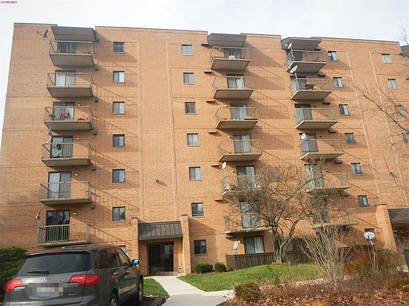 2nd image of 5950 Lake Bluff Dr Unit 301