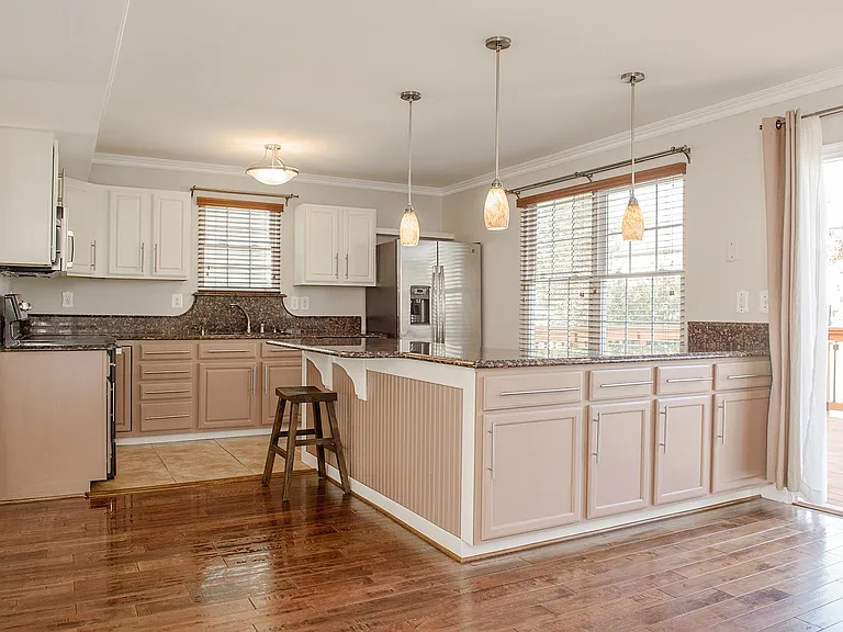 1772 Grande View Ave — Photo 16