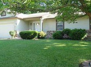 1075 Shallowbrook Dr, Saint Peters, MO 63376
