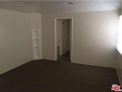 4th image of 744 N Vine Ave APT B