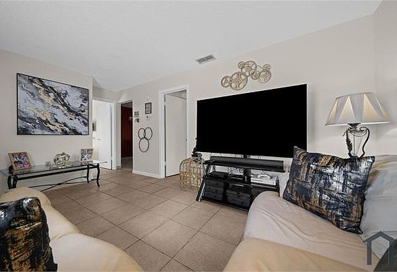 3rd image of 415 NE 11th Ave #1