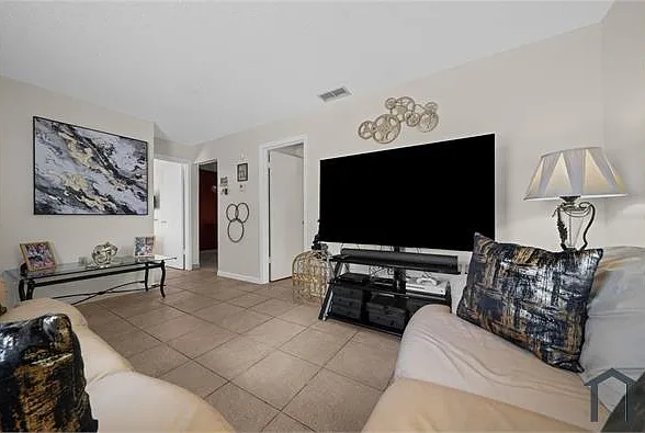 415 NE 11th Ave #2 — Photo 3