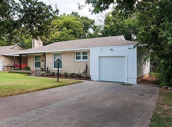 3rd image of 4550 Meadowbrook Dr