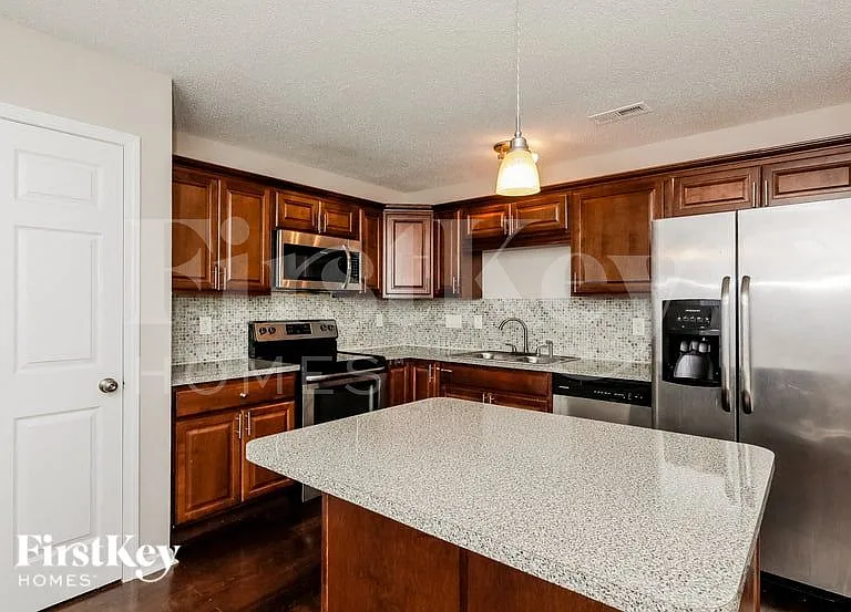 1024 Stinson Glen Ln — Photo 6