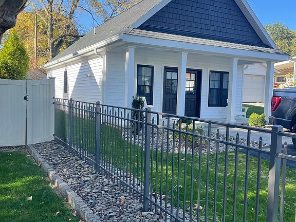 2nd image of 218 Summit Ave