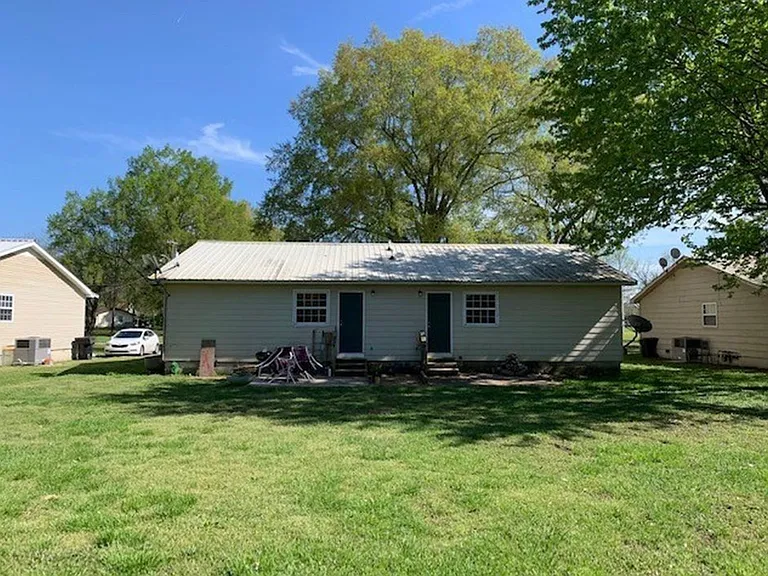 411 E Moore St — Photo 12