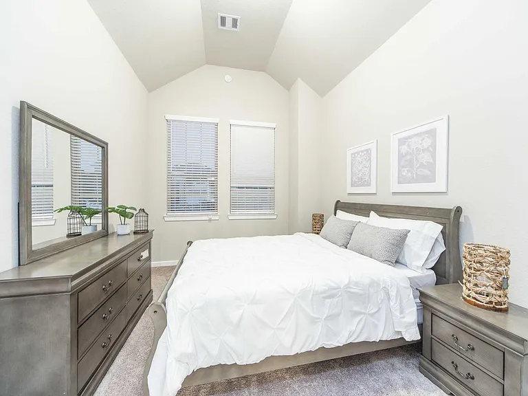 8719 Fox Trail Dr — Photo 15