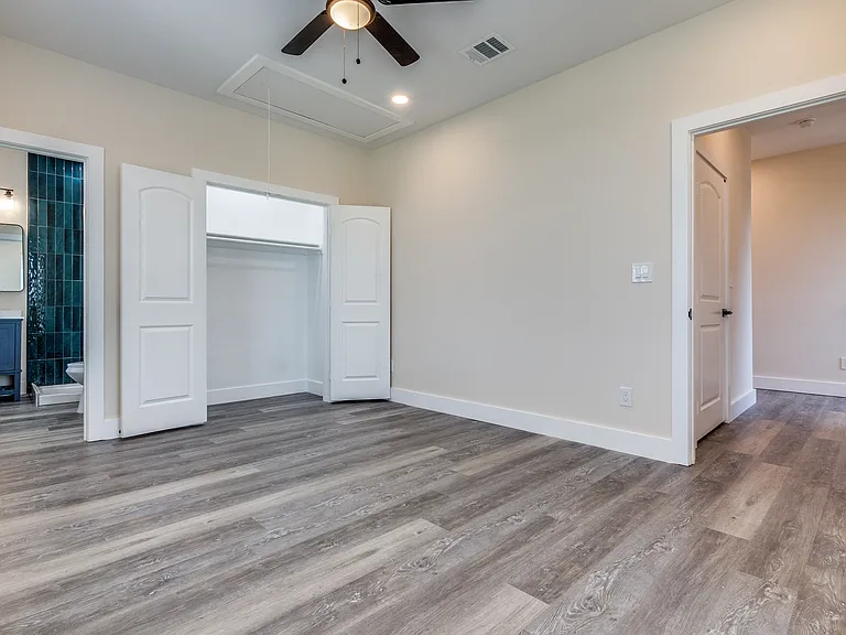 515 N Davis Dr — Photo 3