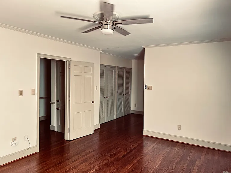 Master Bedroom - Large Closets
