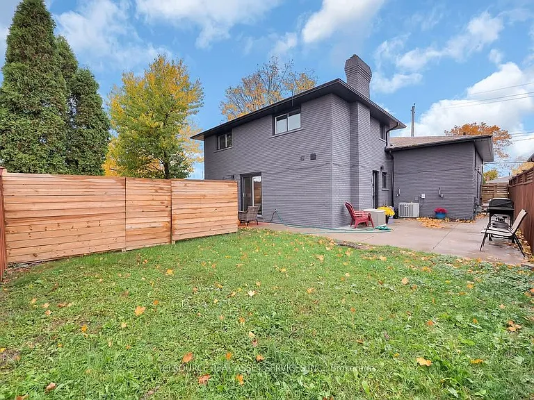 493 Queen Victoria Dr #B — Photo 25