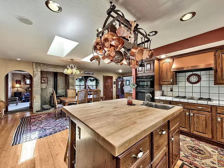 1480 Ormsby Dr — Photo 9