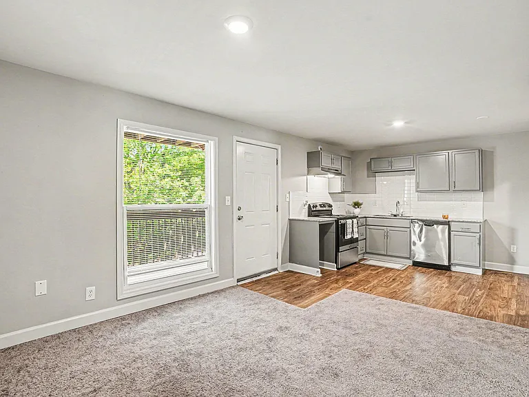 Hillside Apartments — Photo 2