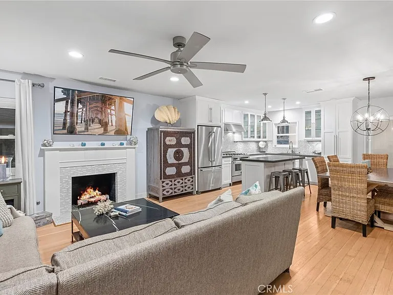 2049 E Ocean Blvd — Photo 3